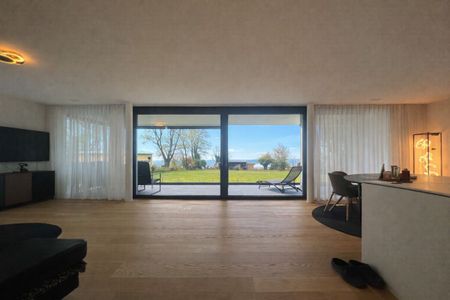 Exclusive location: High-quality 4.5-room apartment in a prime location directly on Lake Constance - Photo 2