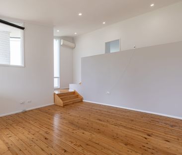 Fresh, Bright & Convenient Cambridge Park Living - Photo 5