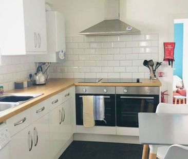 Dracaena Avenue Room 6 - Photo 1