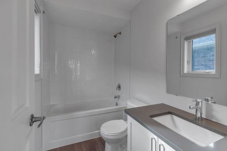 For Lease - 13 Sandhill Crescent, Adjala-Tosorontio, Ontario - Photo 2