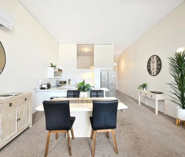 Fully Furnished Warehouse Style Apartment Living - Photo 4
