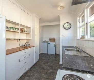 Sunny family home - Photo 6