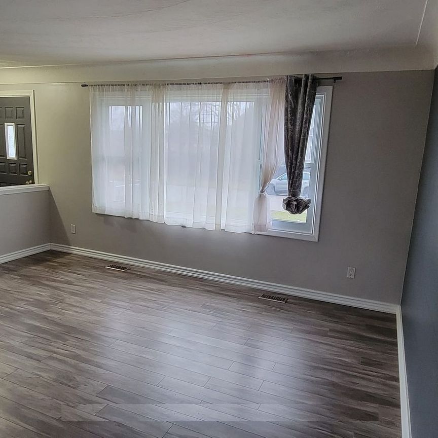 For Lease - 245 Foxbar Road, Burlington, Ontario - Photo 1