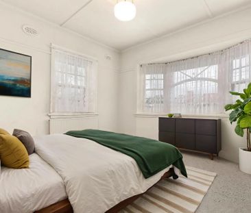 Deco Townhouse With Timeless Charm - Photo 6