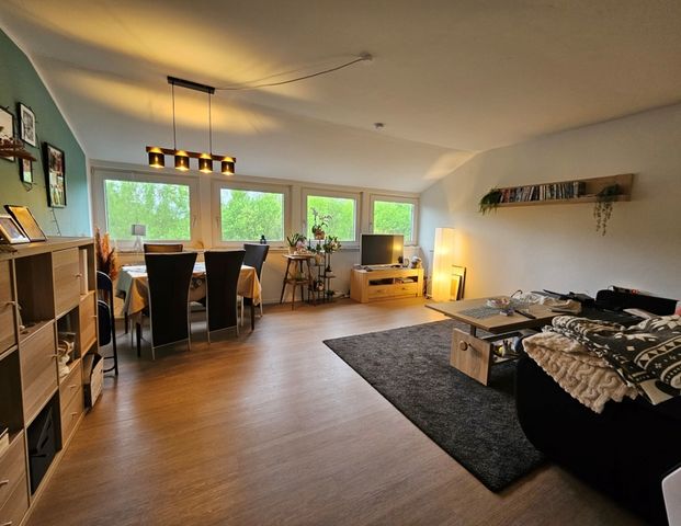 3 Zimmerwohnung im Dachgeschoss in ruhiger & zentraler Lage von Bremen Rönnebeck - Foto 1