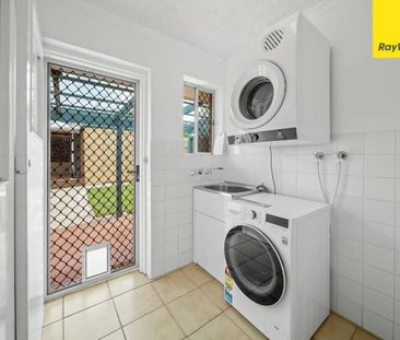 Charming home in Great location with Solar - Photo 2