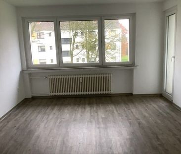 Schöne 3-Zimmer-Wohnung mit großem Balkon! - Foto 2