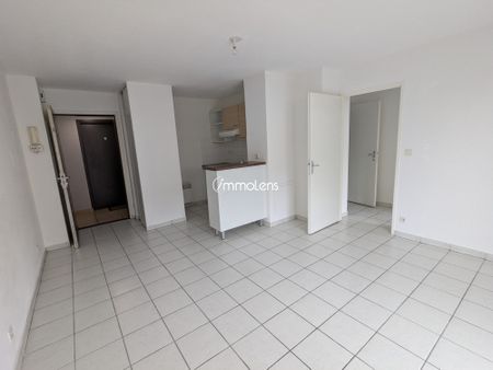 T2 1 Chambre avec balcon + places de stationnement - Photo 2