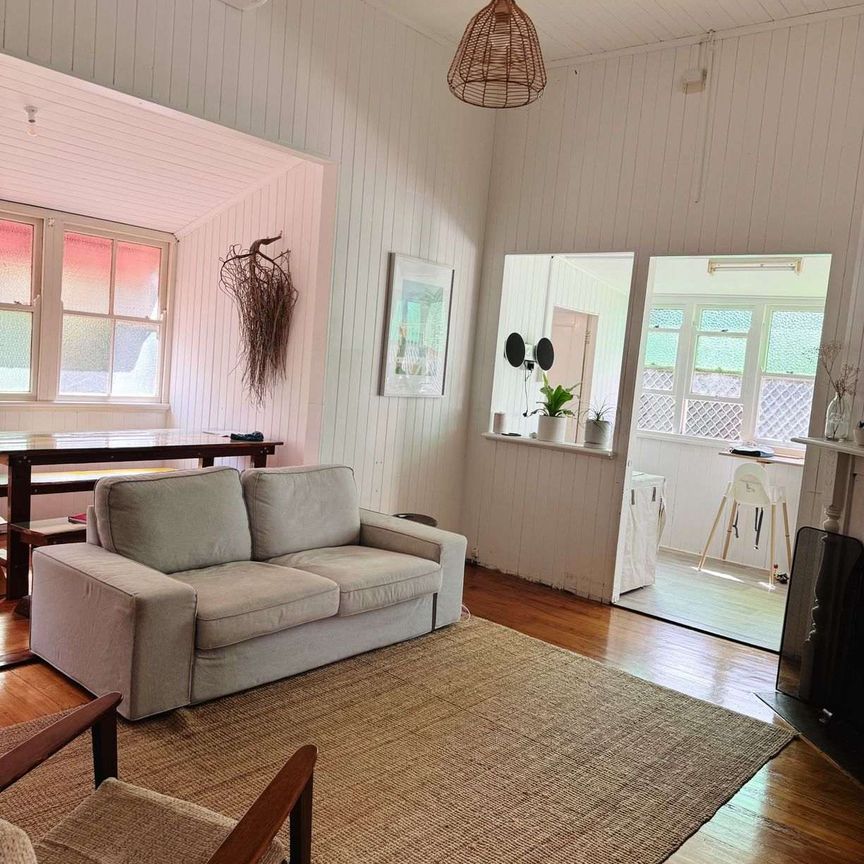 An Absolute Gem!! - Photo 1