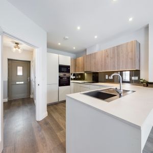 4 bed town house to rent in Aspen Road, High Wycombe, HP10 9FA - Photo 2