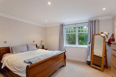 4 bedroom semi-detached house to rent - Photo 4