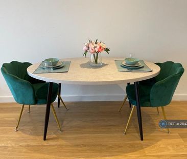 1 bedroom in a flat share to rent - Photo 4