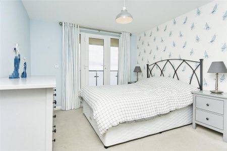 3 bedroom flat to rent - Photo 2