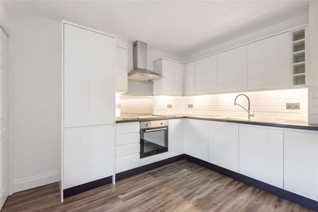 A two bedroom centrally located apartment refurbished to a high standard. - Photo 2