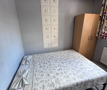 Room in a Shared House, Marlow House, N22 - Photo 1