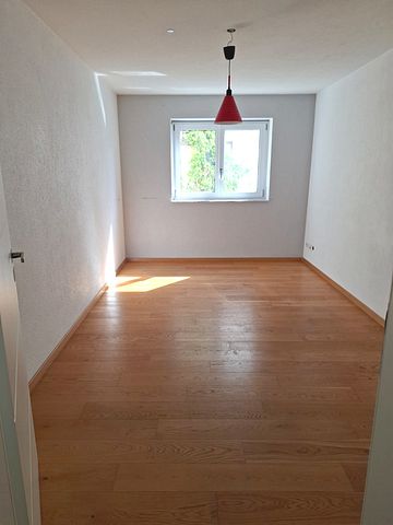 Wohnen auf höchstem Niveau! Neu sanierte 4-Zimmer-Wohnung in Zentrum von Lörrach - Photo 3