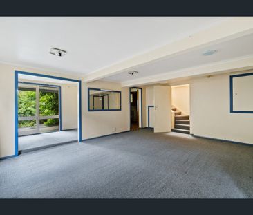 Spacious Family Home - Photo 3