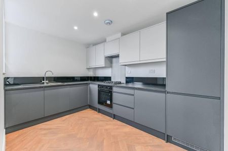 3 bedroom flat to rent - Photo 4