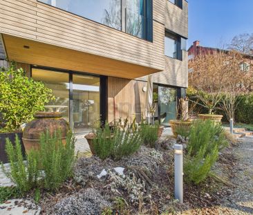 Modern 2.5-room apartment with garden seating in Zurich - Photo 3