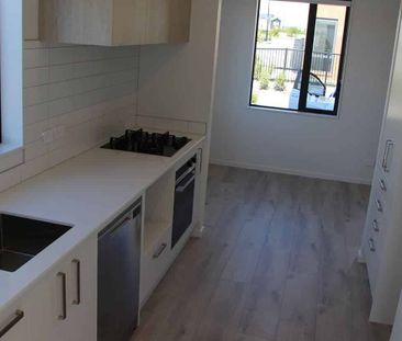 Charming Karaka Townhouse for Rent - Photo 1