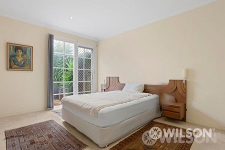 Stylish & Spacious Townhouse Living in Prime Caulfield North - Photo 3