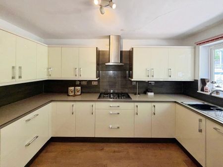 3 bedroom detached house to rent - Photo 4