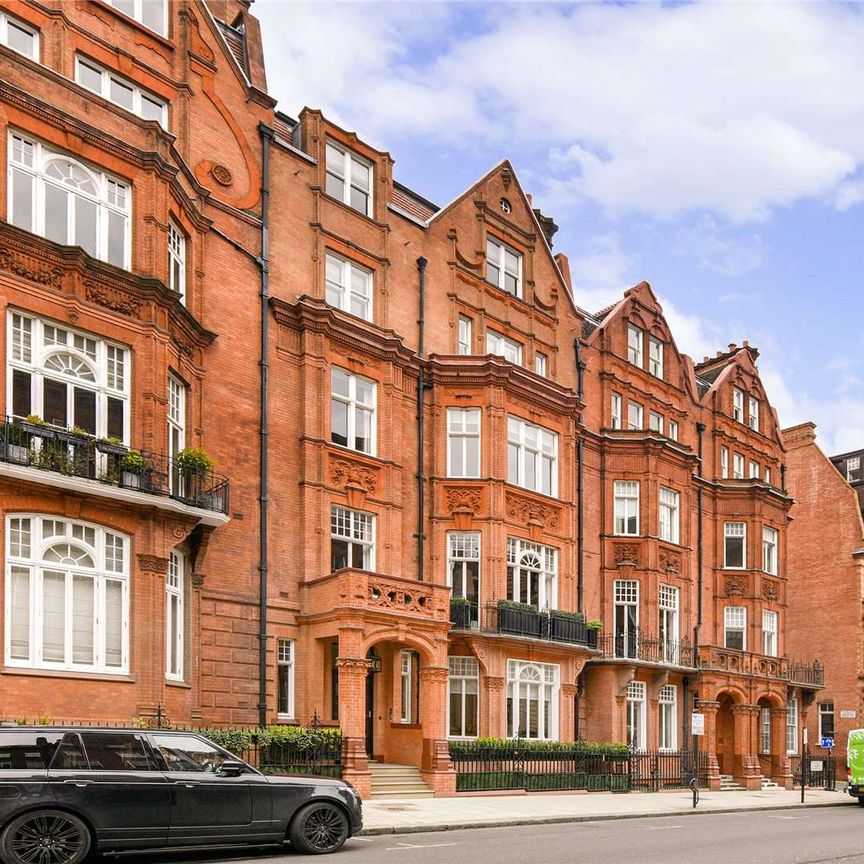 This 3 bedroom duplex flat is finished to an impeccable standard, boasting over 2559 square feet of breath-taking space in the heart of Knightsbridge. - Photo 1