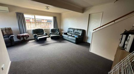 Spacious Two level Townhouse! - Photo 4