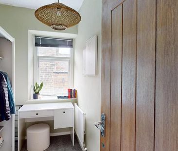 3 bedroom end of terrace house to rent - Photo 4