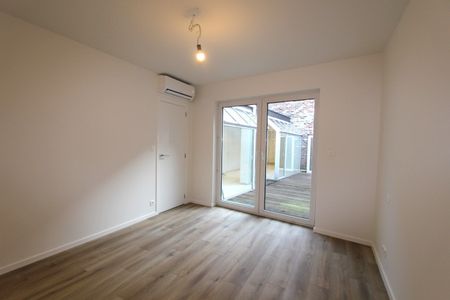 GELIJKVLOERS APPARTEMENT IN HET CENTRUM - Photo 3