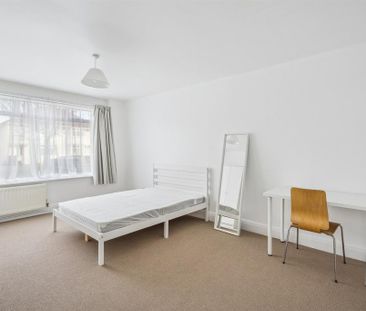 4 bedroom semi-detached house to rent - Photo 6