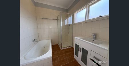 Freshly Painted Weatherboard Home - Photo 5