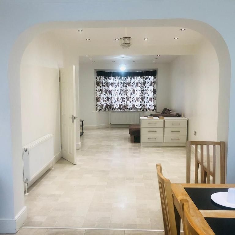 4 bedroom terraced house to rent - Photo 1