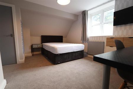 8 bedroom detached house to rent - Photo 3