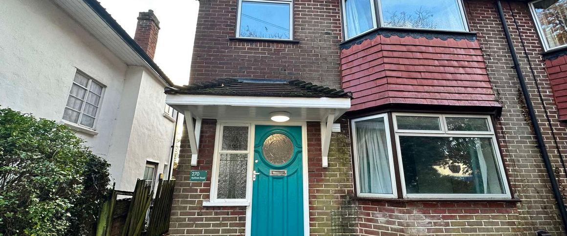 Fantastic 6-Bed HMO opposite Tesco Express & Pure Gym! Room 5 - Photo 1