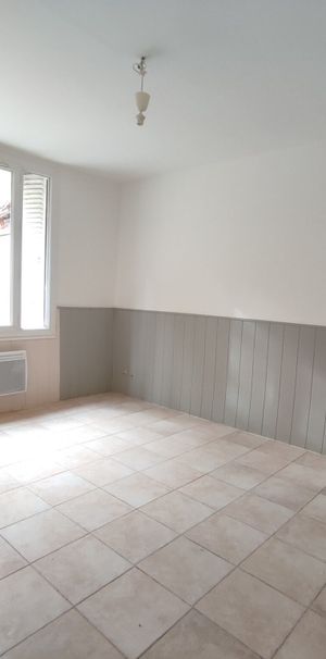 Appartement 1 pièces 27m2 MARSEILLE 15EME 395 euros - Photo 1