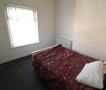 2 bedroom end of terrace house to rent - Photo 3