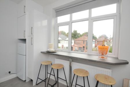 4 bedroom flat to rent - Photo 2