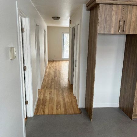 🏡 5 ½ complètement rénové à louer – Saint-Jérôme - Photo 4