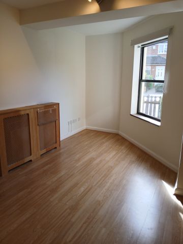 ONE BEDROOM FLAT TO LET IN PRIME LOCATION MAIDENHEAD, BERKSHIRE - Photo 3