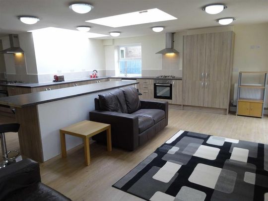 10 bedroom terraced house to rent - Photo 1