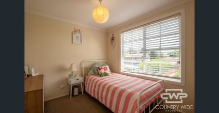 4 Bedroom, 2 Bathroom Home In a quiet area of town for Rent! - Photo 5