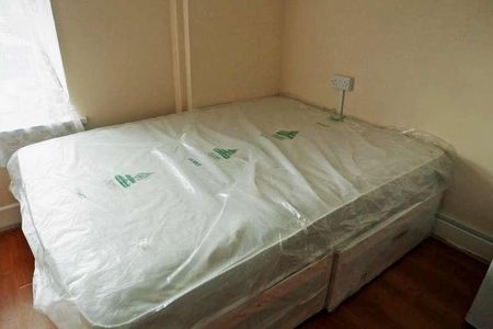 Longbridge Road, Dagenham, RM8 - Photo 4