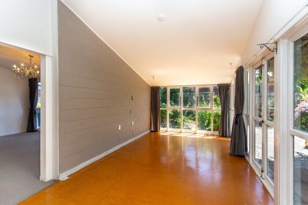 Close to UC, Upper Riccarton 8 bedrooms, 3 bathroom areas and 2 living spaces - Photo 4