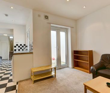 6 bedroom house to rent - Photo 2