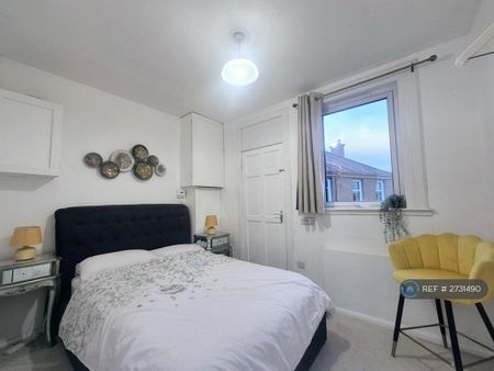 3 bedroom flat to rent - Photo 3