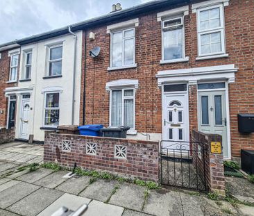 2 bedroom terraced house to rent - Photo 2