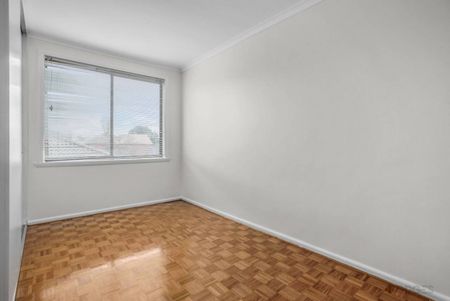 ONE BEDROOM | FRESHLY PAINTED | CONVENIENT LOCATION - Photo 2