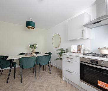 4 bedroom semi-detached house to rent - Photo 2