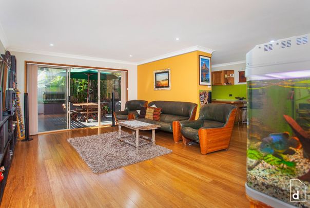 Vibrant Townhouse In Ideal Location - Photo 1